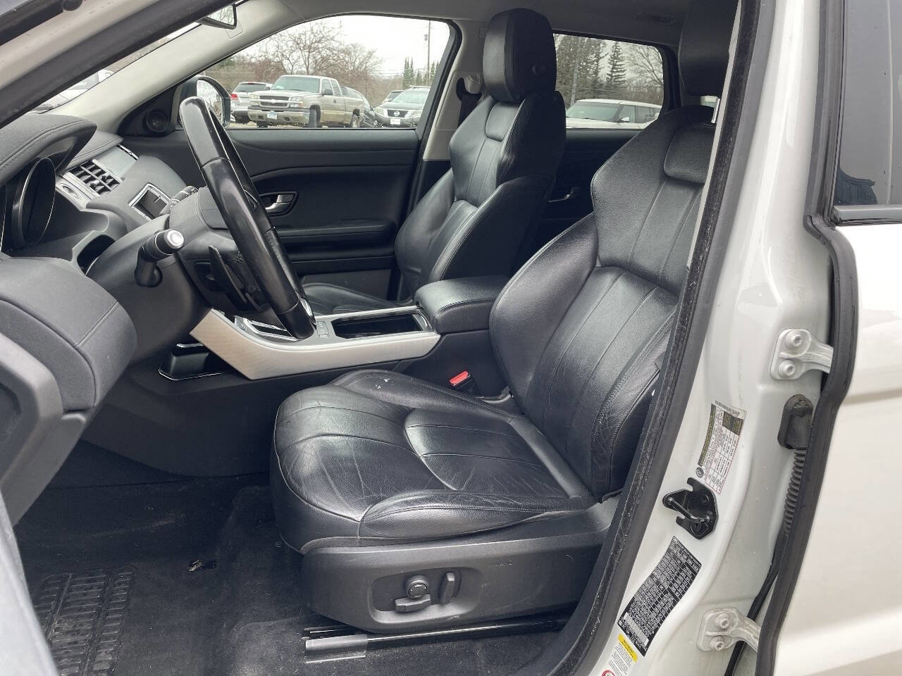 Used 2019 Land Rover Range Rover Evoque SE Premium image 13