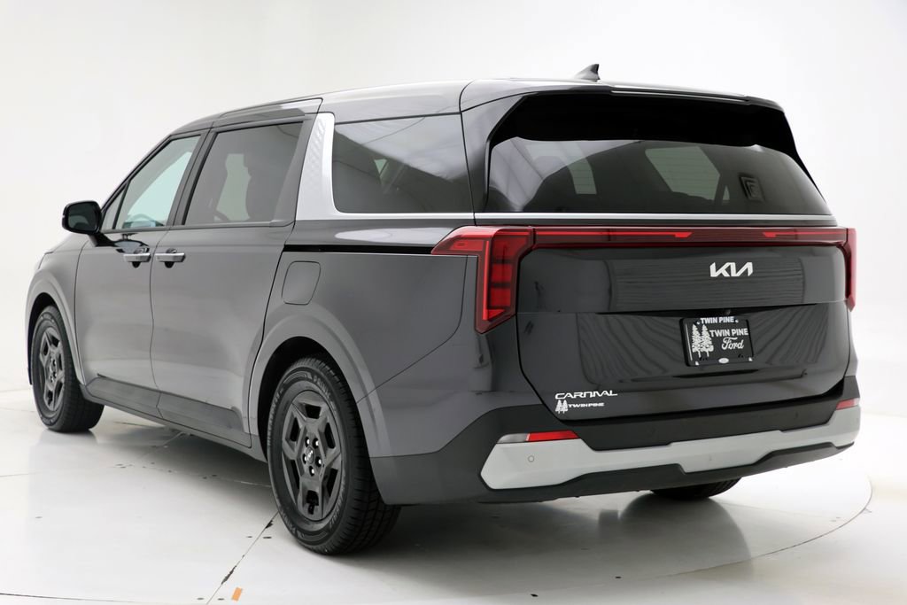 Used 2025 Kia Carnival FWD image 6