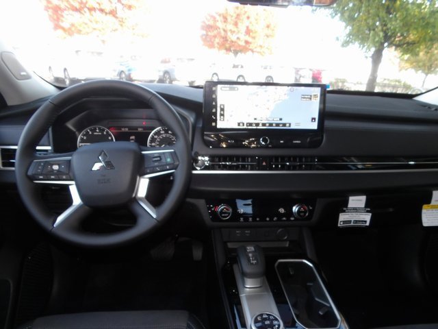New 2025 Mitsubishi Outlander SE image 20