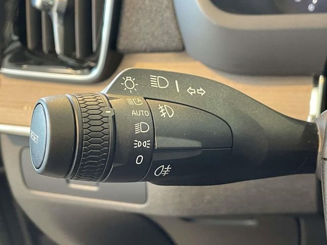 Used 2025 Volvo XC90 B6 Plus image 22