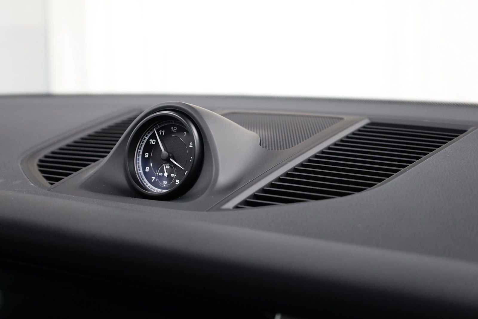 Certified 2025 Porsche Macan image 23