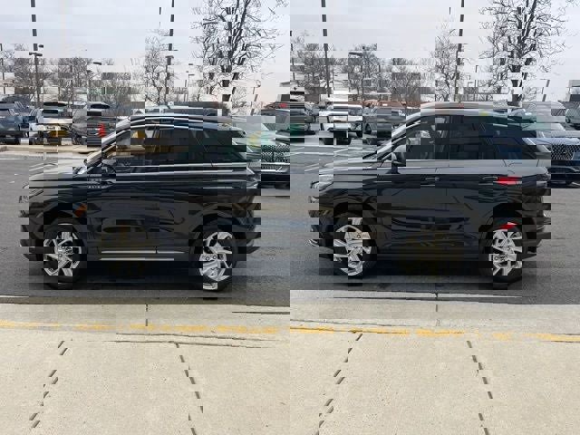 Used 2023 Lincoln Corsair Standard image 4