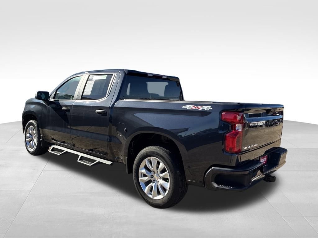 Used 2022 Chevrolet Silverado 1500 Custom image 3