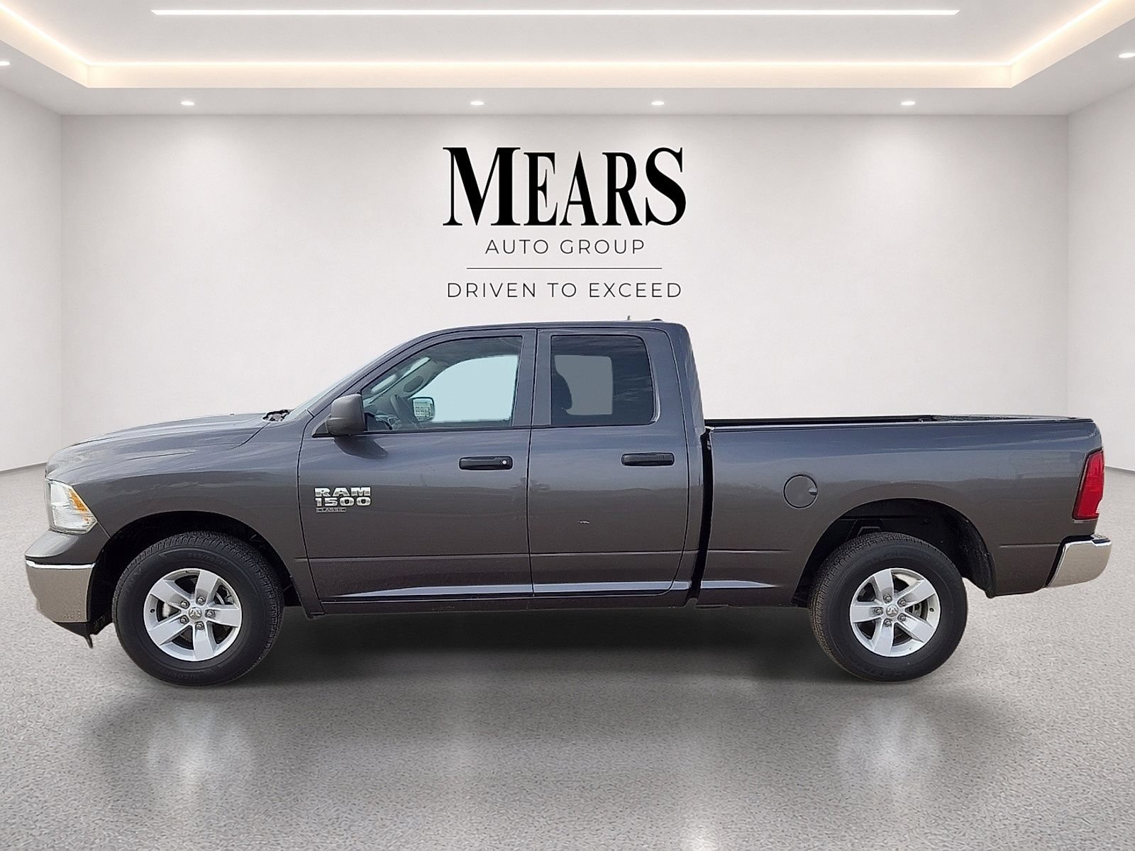 Used 2024 RAM 1500 Classic SLT RWD image 2