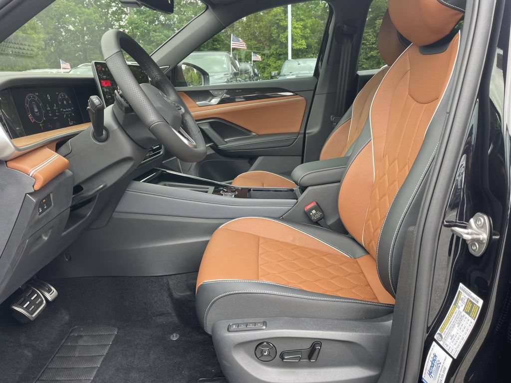 New 2026 Volkswagen Tiguan SEL R-Line AWD/4WD image 16