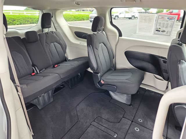 Used 2022 Chrysler Voyager LX FWD image 30