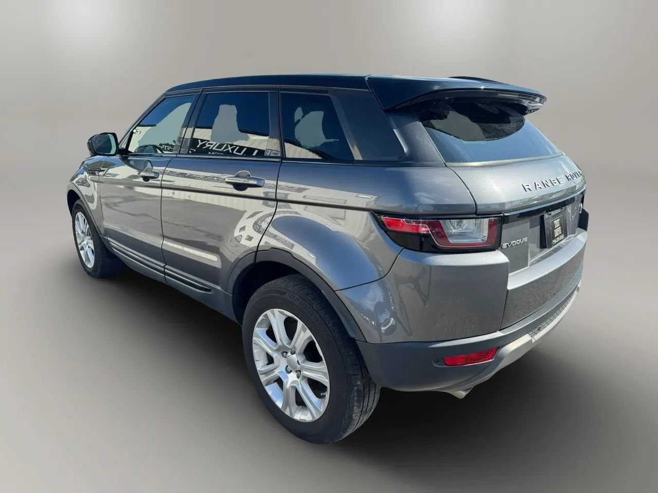 Used 2019 Land Rover Range Rover Evoque SE AWD/4WD image 9