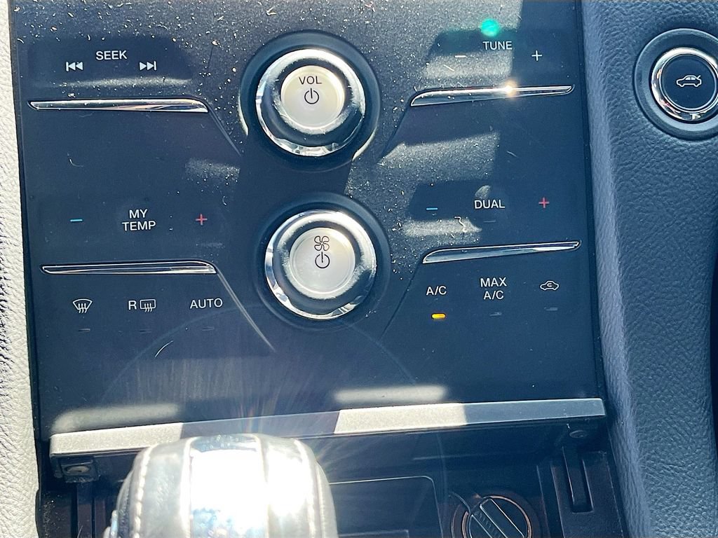 Used 2018 Ford Taurus SEL w/ Equipment Group 201A AWD/4WD image 16