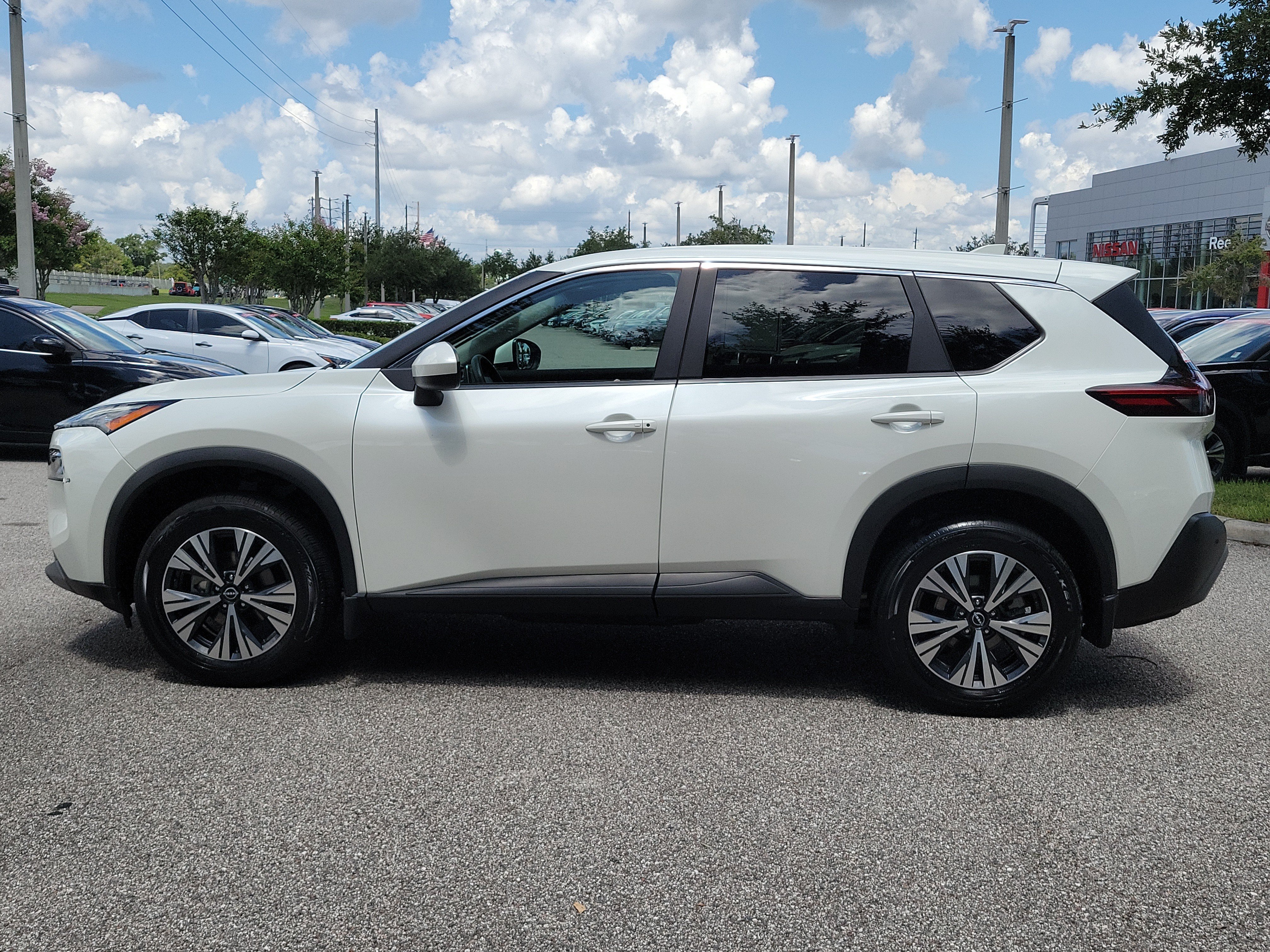 Certified 2023 Nissan Rogue SV FWD image 9