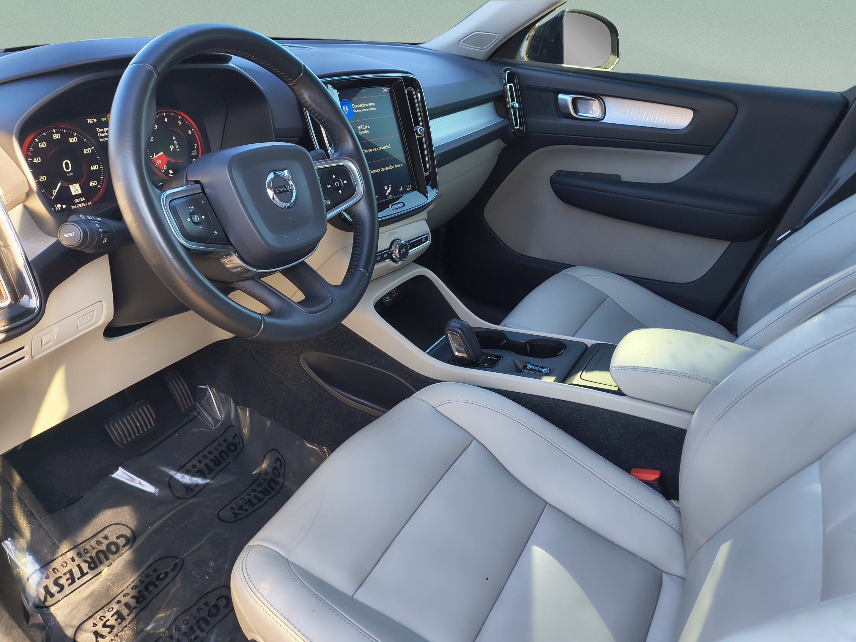 Used 2019 Volvo XC40 T4 Momentum FWD image 18