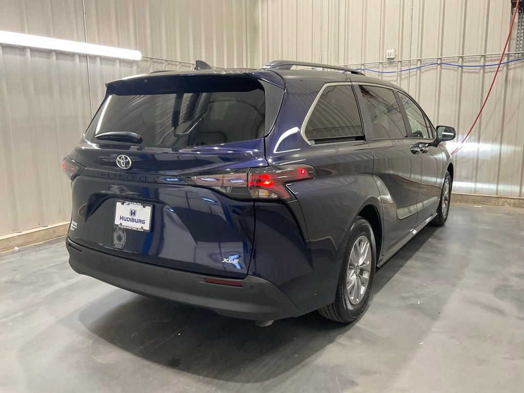Used 2026 Toyota Sienna XLE image 28