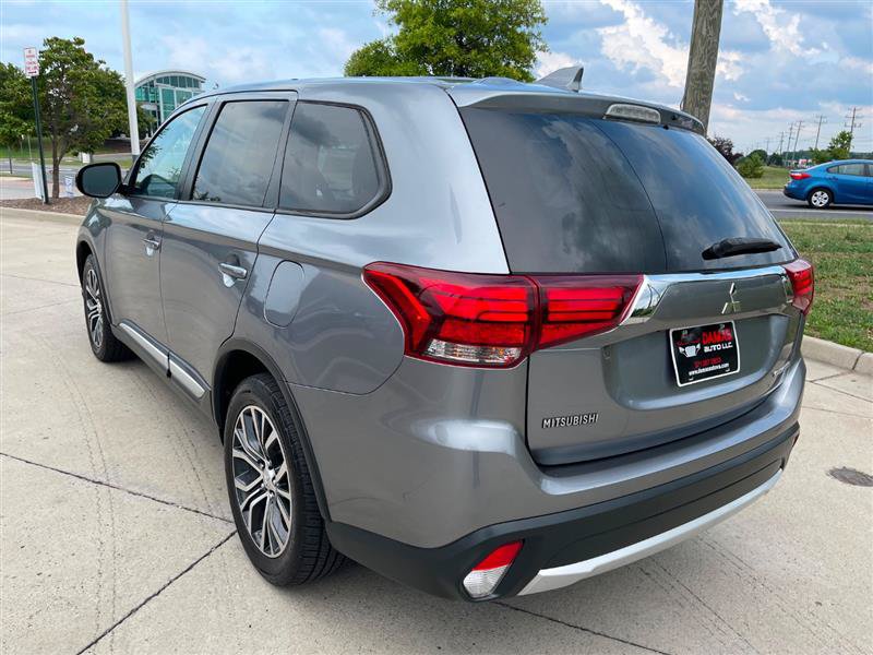 Used 2017 Mitsubishi Outlander ES AWD/4WD image 54