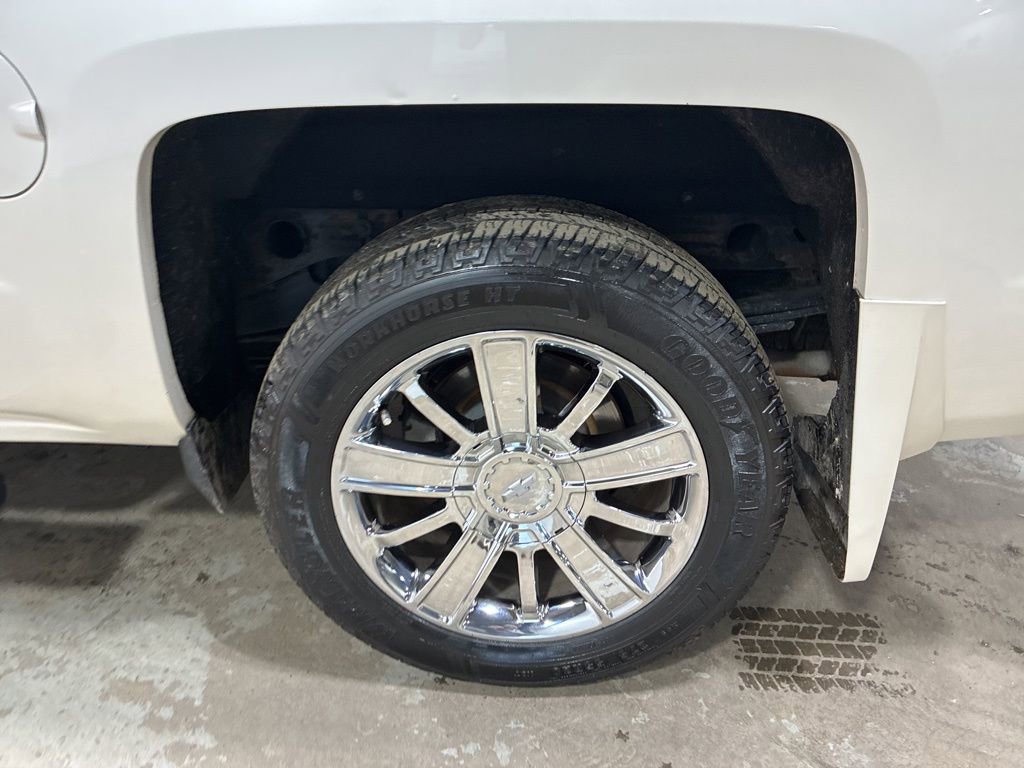 Used 2015 Chevrolet Silverado 1500 High Country w/ High Country Premium Package image 13