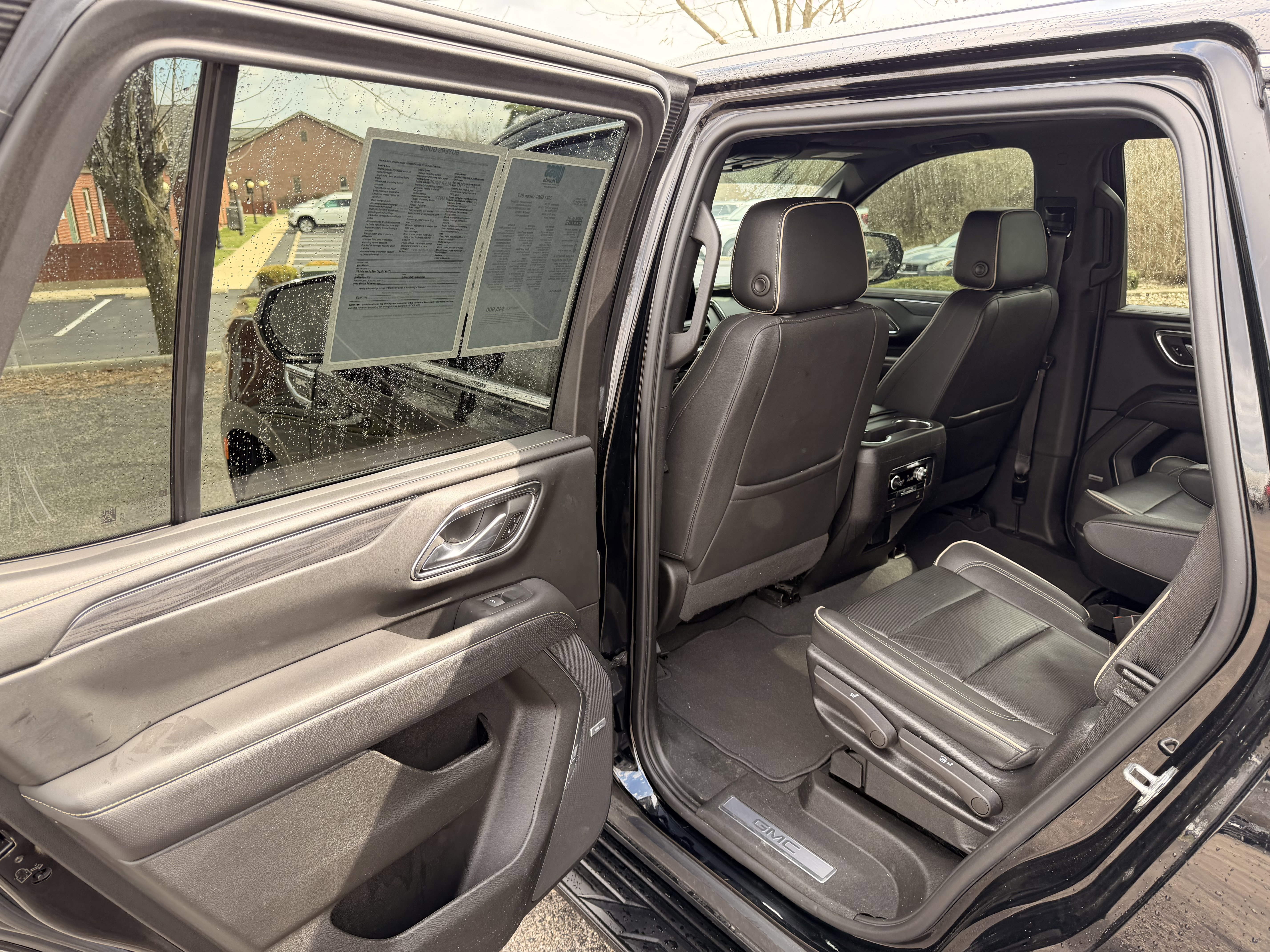 Used 2023 GMC Yukon SLT image 12