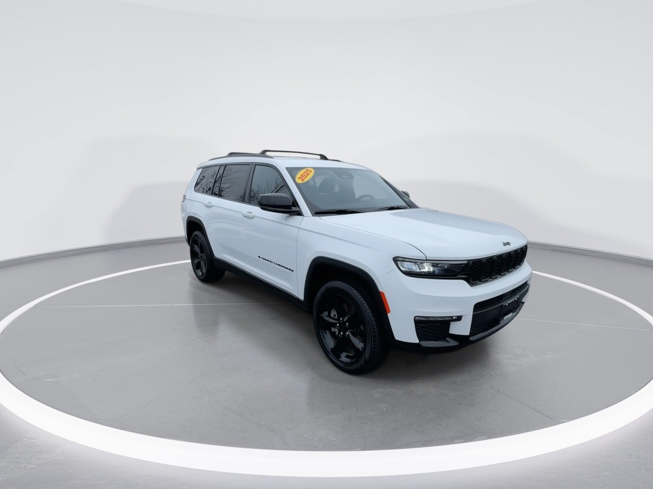 Used 2025 Jeep Grand Cherokee L Limited w/ Black Appearance Package AWD/4WD image 2