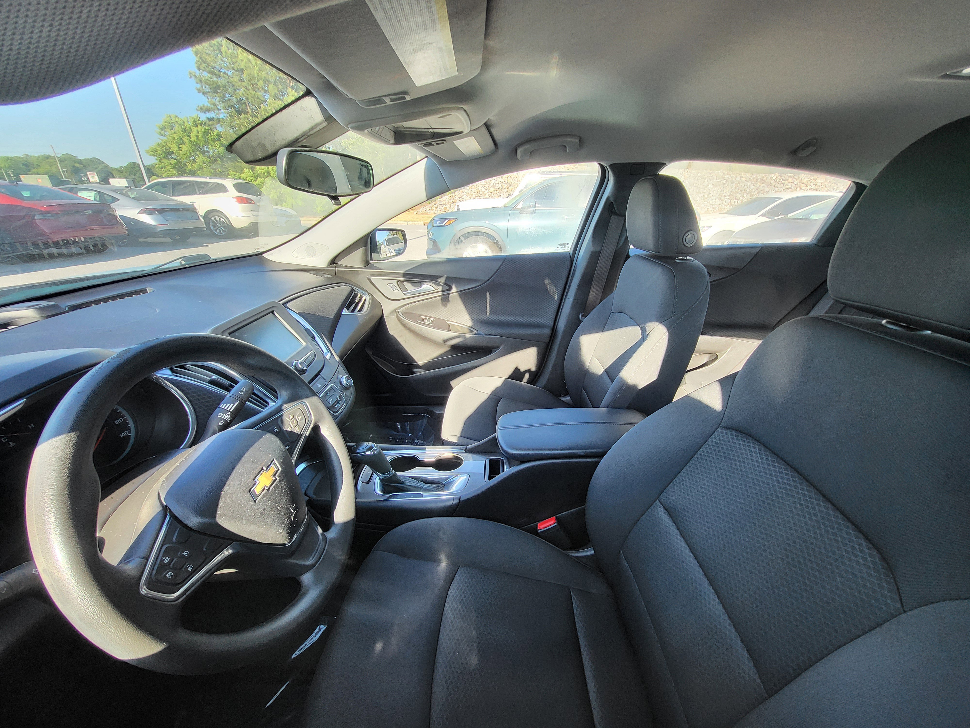 Used 2017 Chevrolet Malibu LT FWD image 10