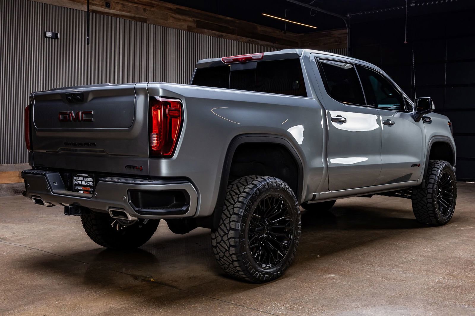 Used 2025 GMC Sierra 1500 AT4 w/ AT4 Premium Package image 10