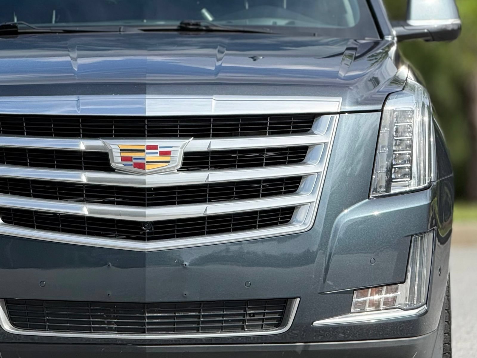 Used 2019 Cadillac Escalade Luxury AWD/4WD image 15