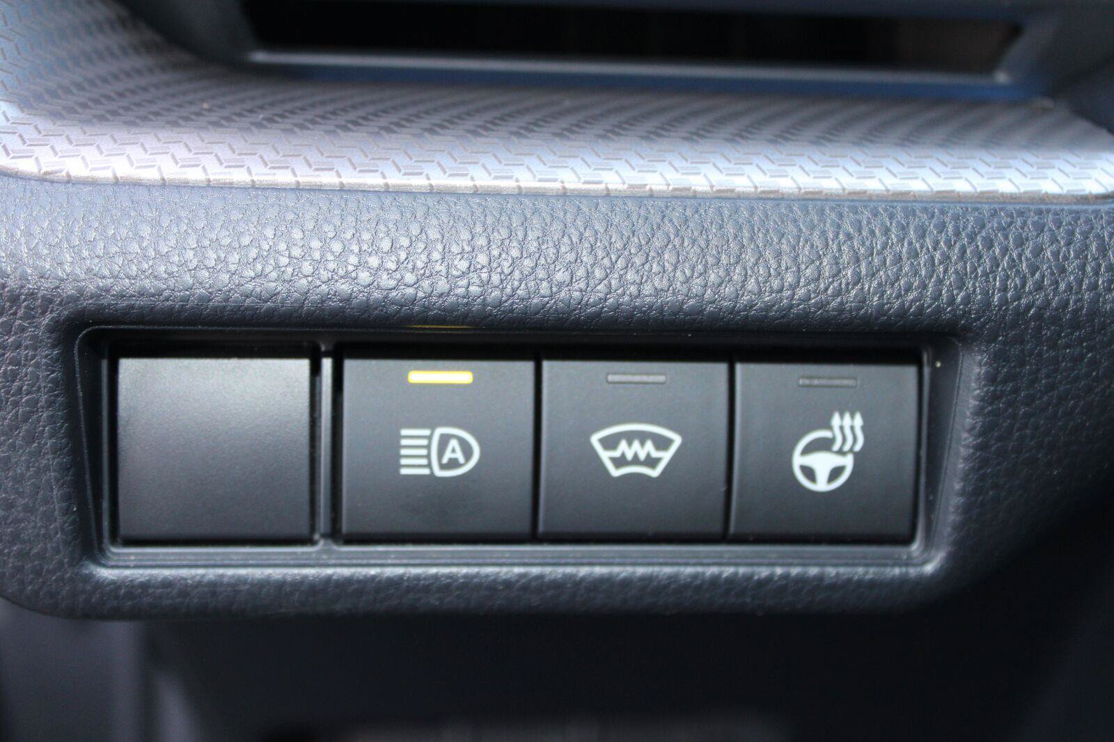 Used 2025 Toyota Prius XLE FWD image 18