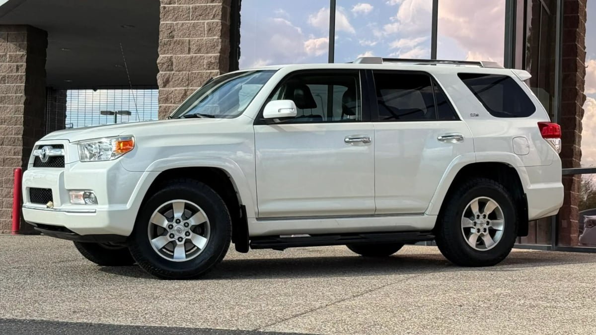 Used 2012 Toyota 4Runner SR5 w/ Premium Pkg AWD/4WD image 3