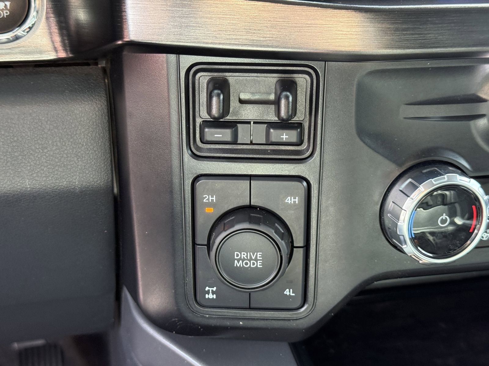 Used 2024 Ford F250 Lariat w/ Lariat Ultimate Package AWD/4WD image 27