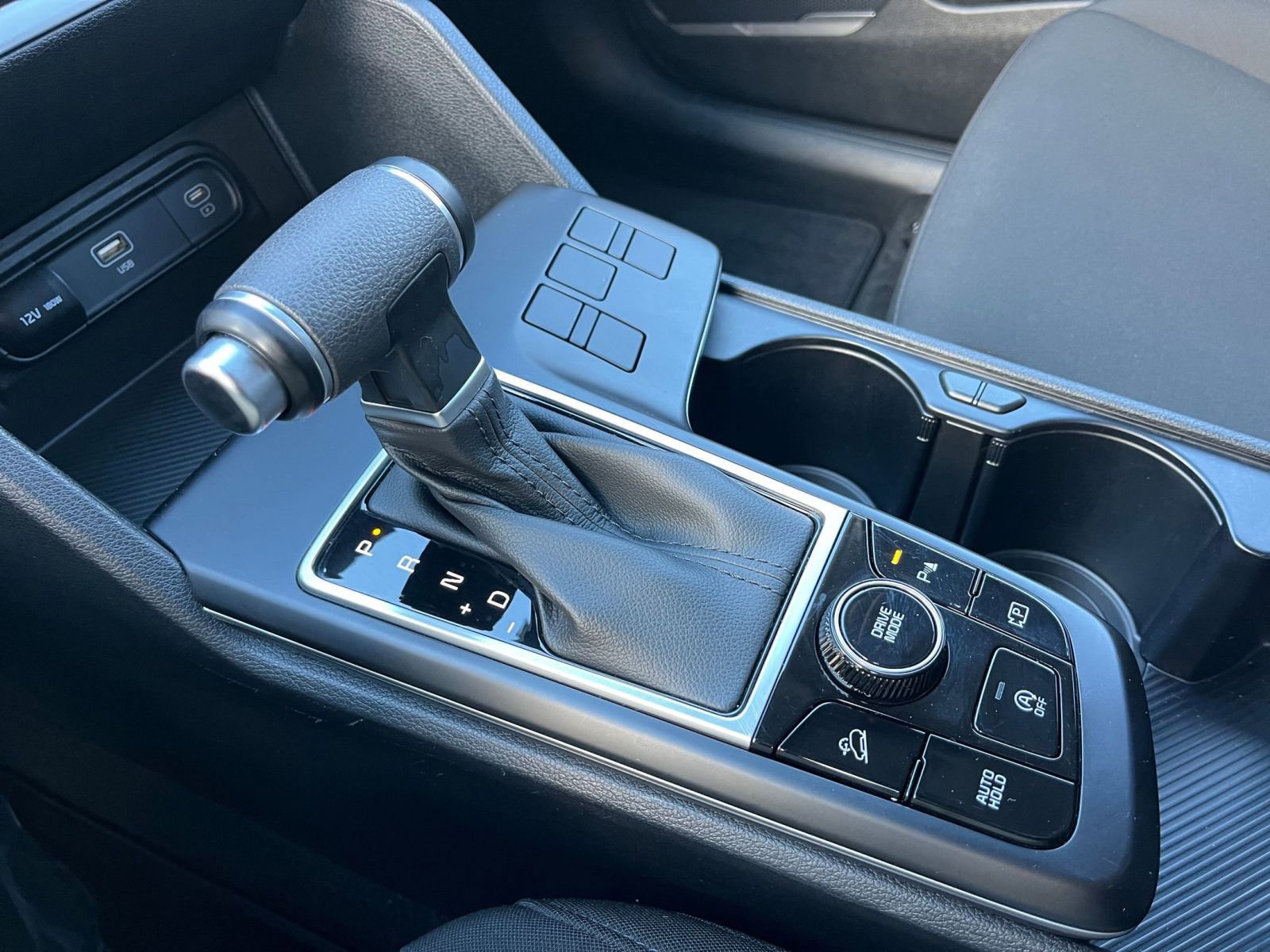 Used 2025 Kia Sportage LX image 40