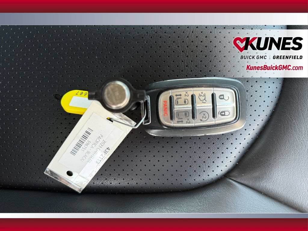 Used 2023 Chrysler Pacifica Touring-L FWD image 36