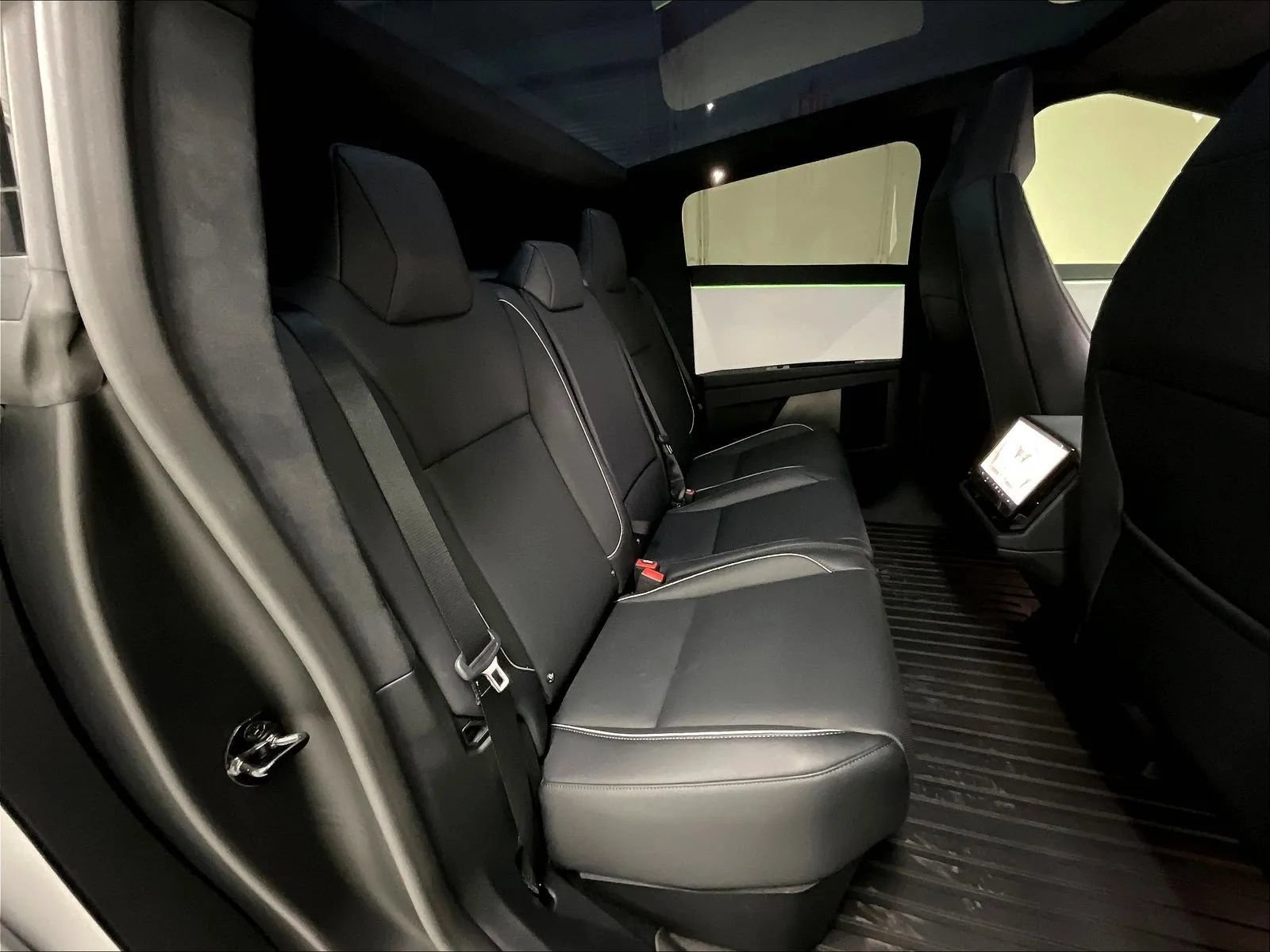 Used 2024 Tesla Cybertruck AWD Crew Cab image 15