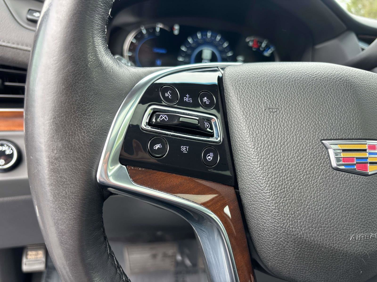 Used 2020 Cadillac Escalade Luxury image 24