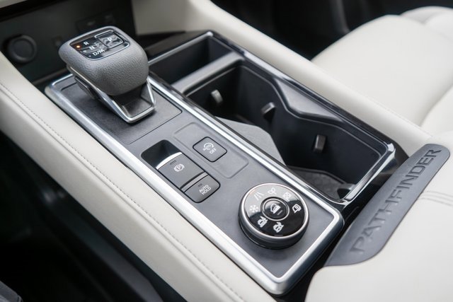 Certified 2025 Nissan Pathfinder SL image 38