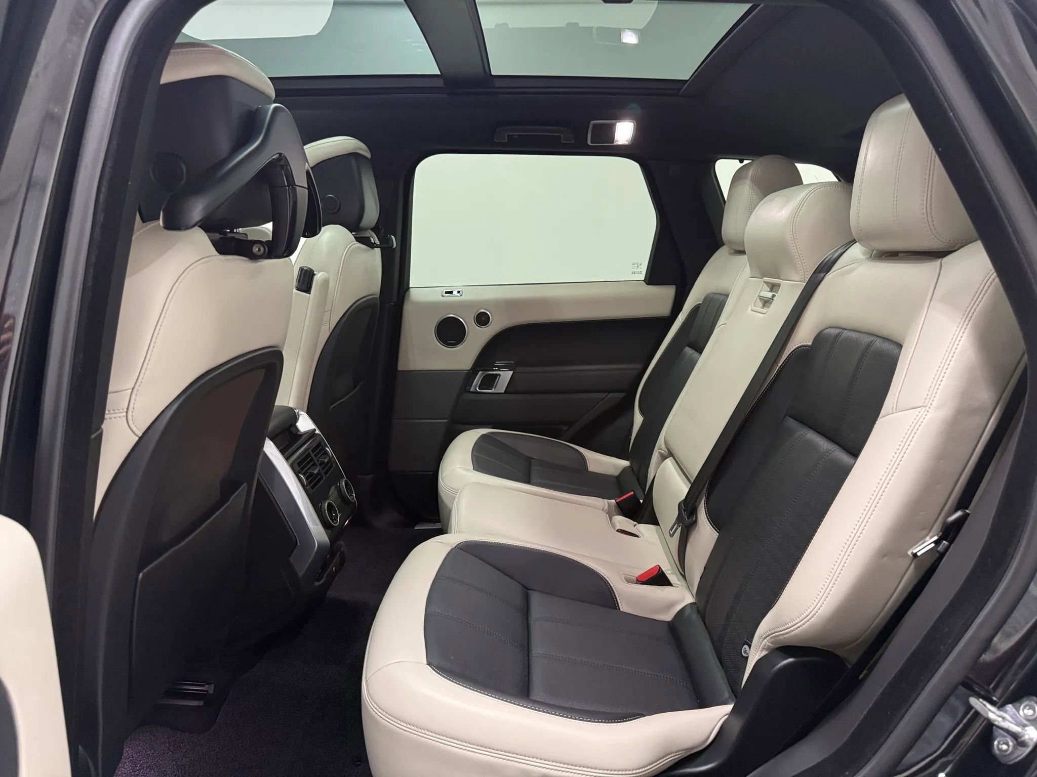 Used 2019 Land Rover Range Rover Sport HSE Dynamic image 17