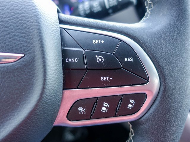 Used 2023 Chrysler Pacifica Touring-L image 19