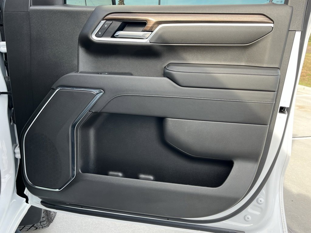 Used 2025 Chevrolet Silverado 1500 LT Trail Boss w/ LPO, Dark Essentials Package image 23