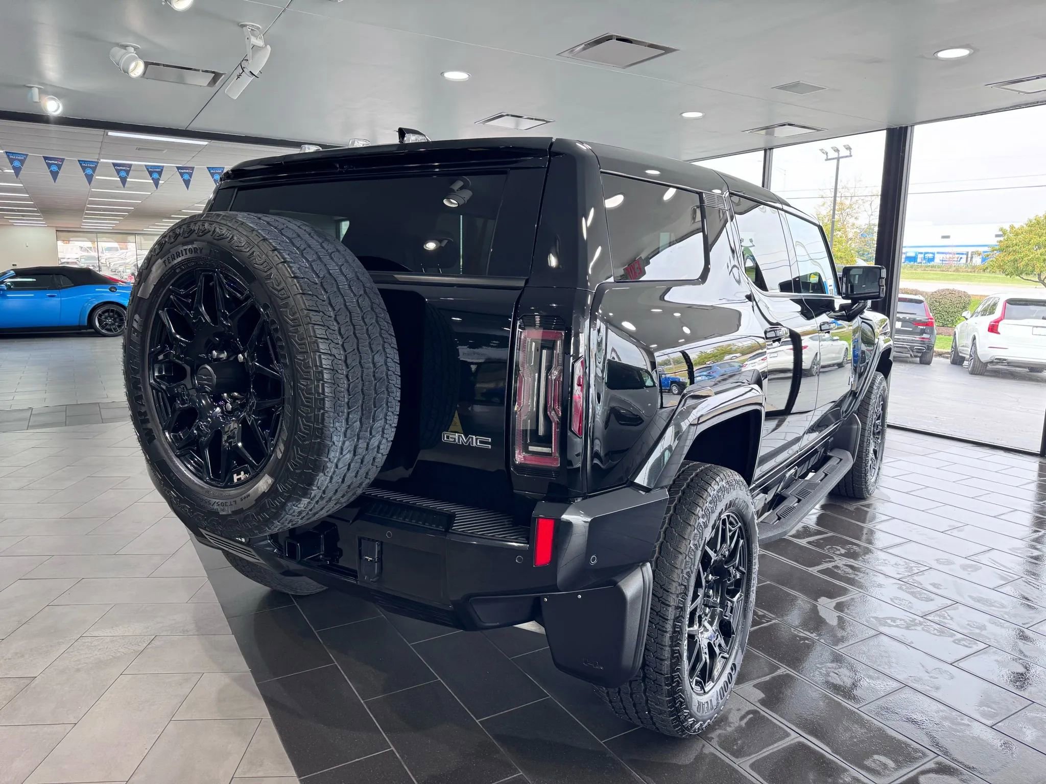 Used 2024 GMC Hummer EV 2X w/ LPO, Illumination Package image 5