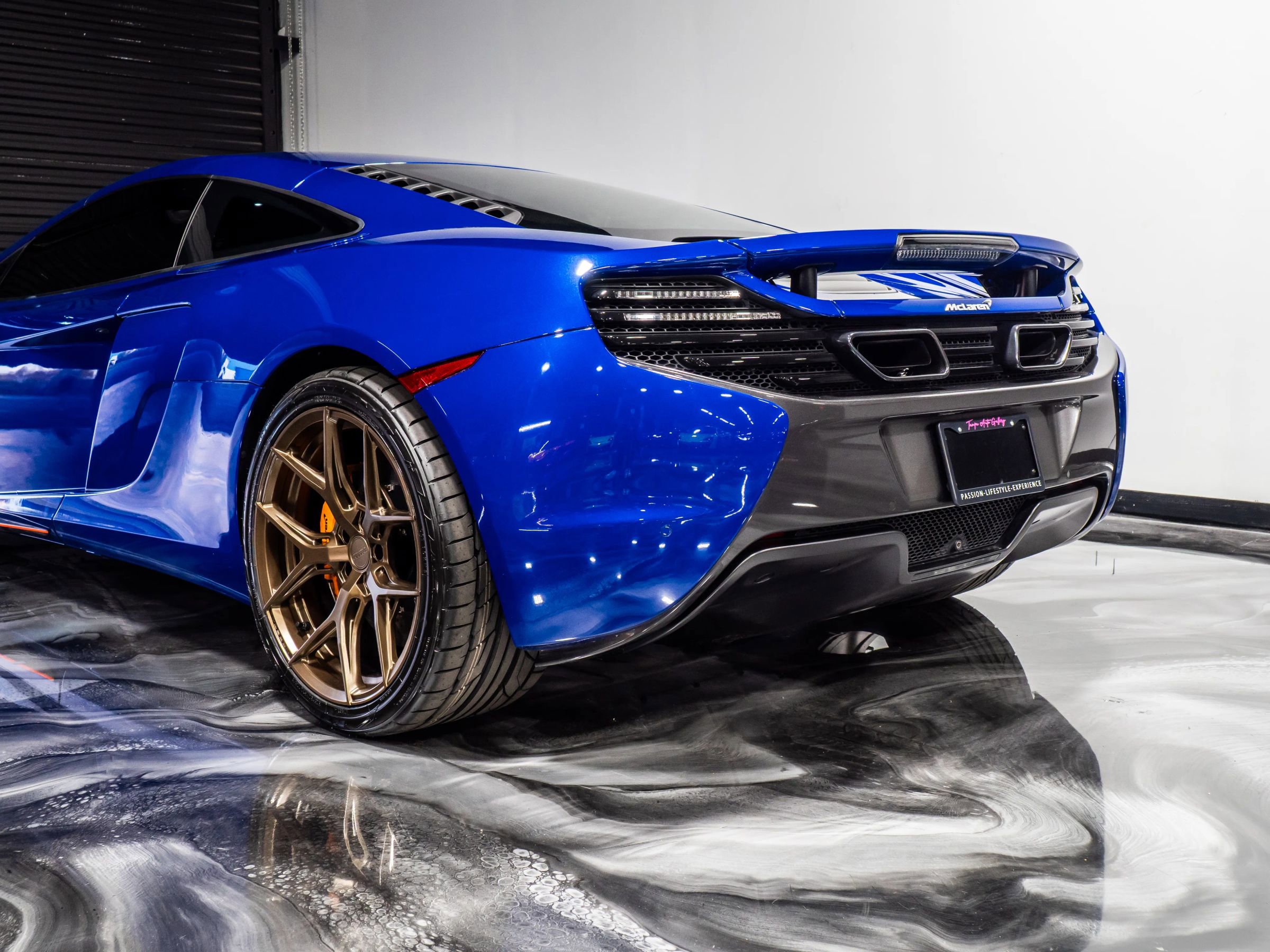 Used 2015 McLaren 650S Coupe image 11
