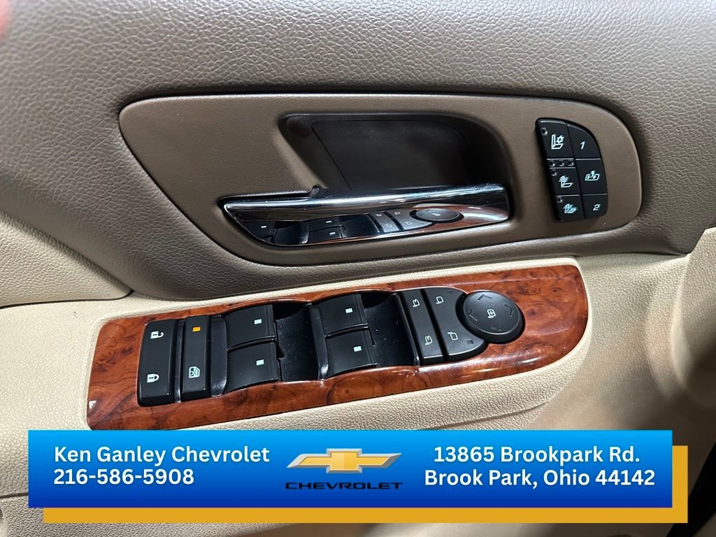 Used 2013 Chevrolet Avalanche LTZ AWD/4WD image 8
