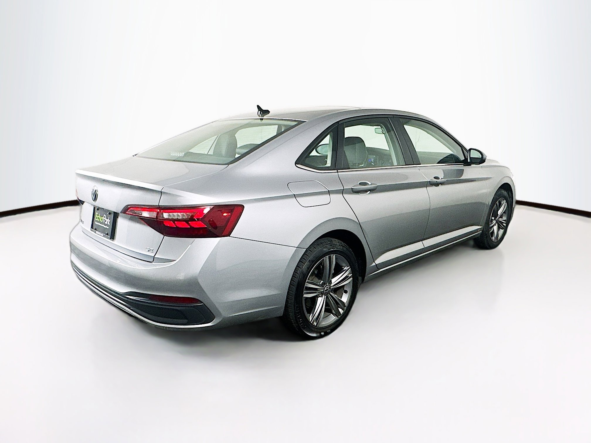 Used 2024 Volkswagen Jetta SE image 9