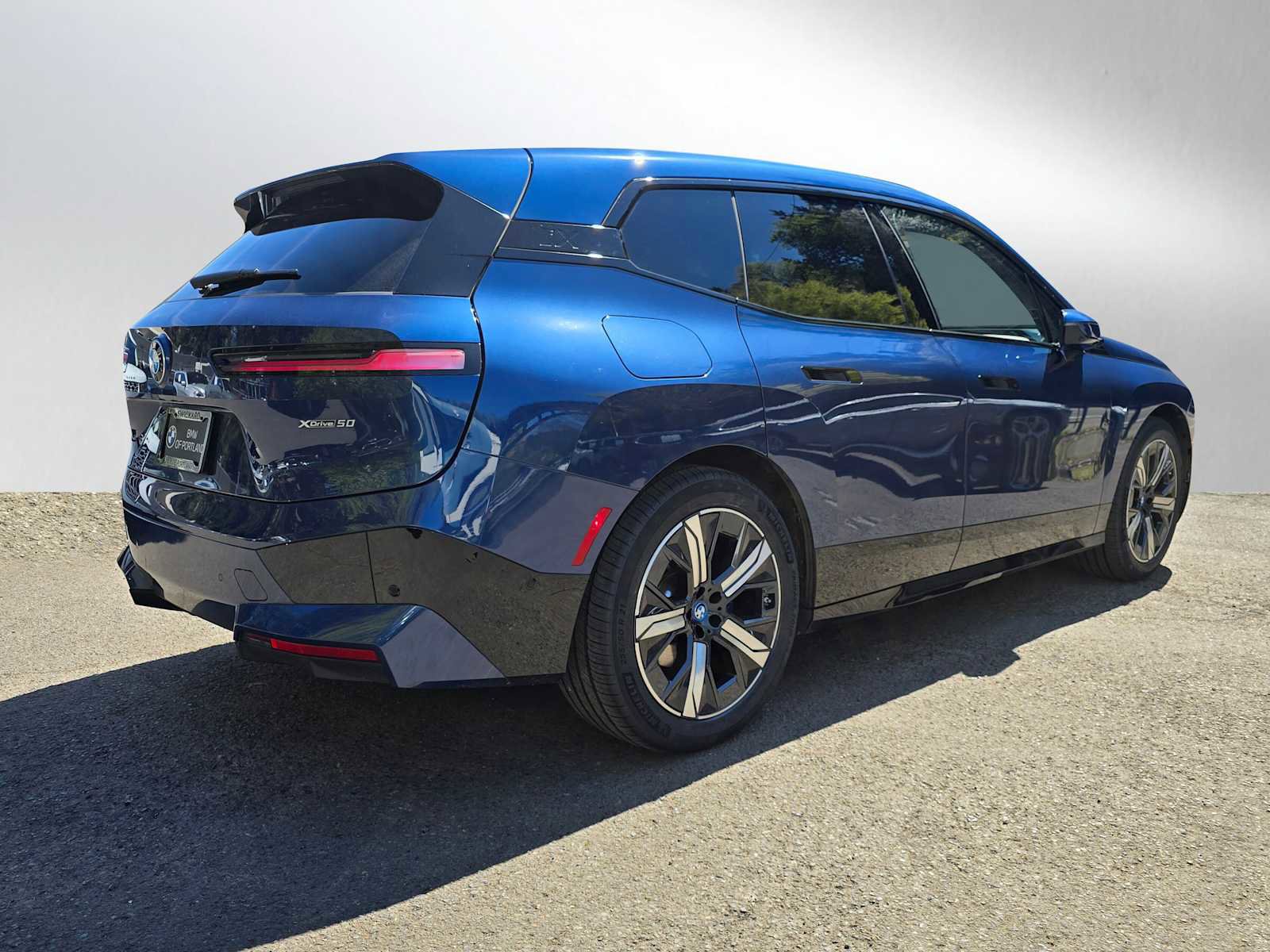 Used 2023 BMW iX xDrive50 w/ Premium Package image 3