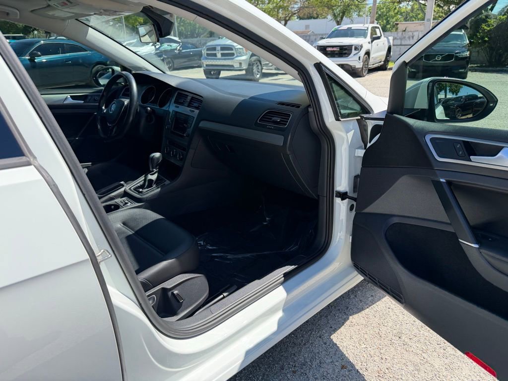 Used 2017 Volkswagen Golf S image 29