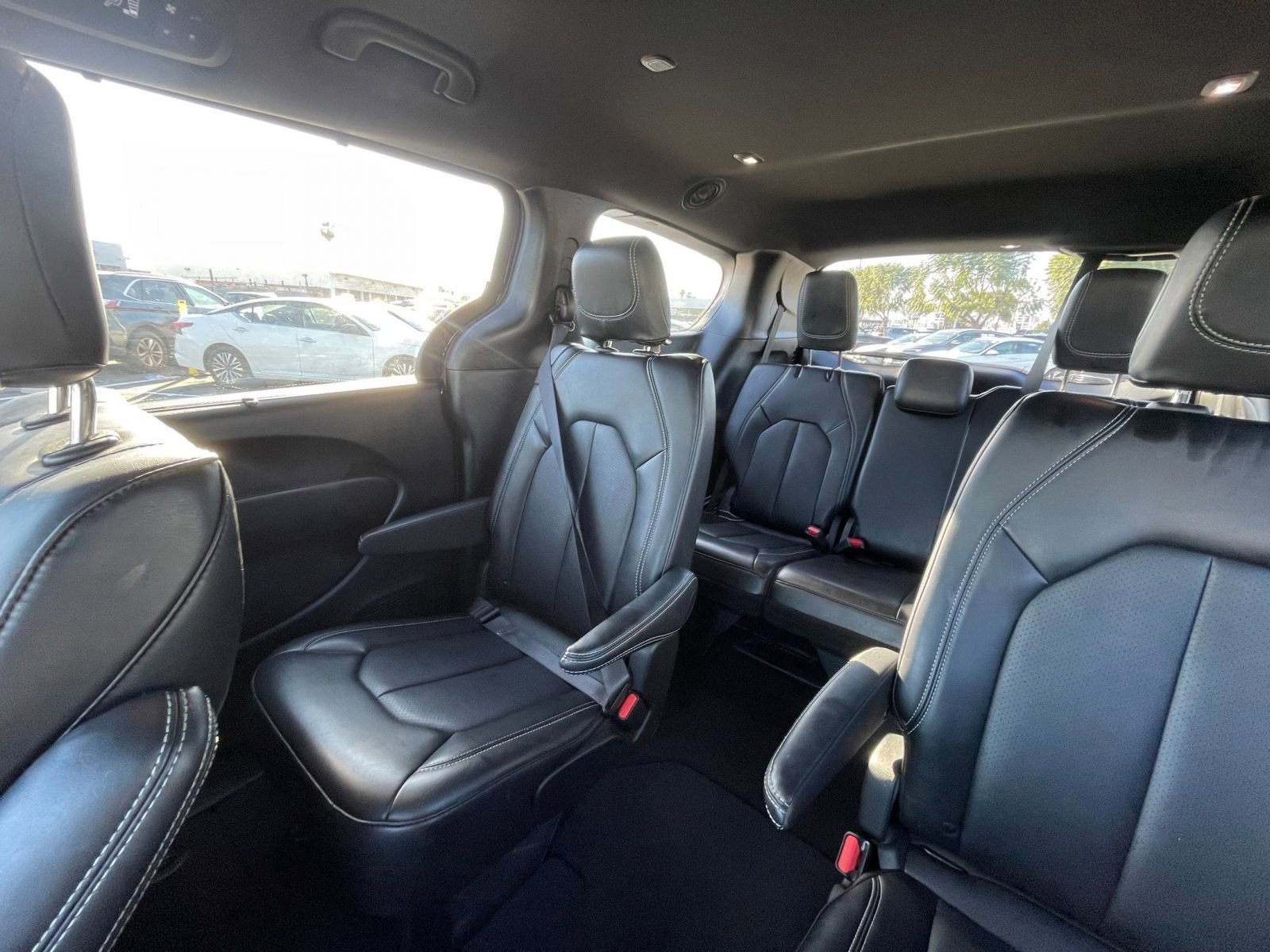 Used 2025 Chrysler Pacifica Select image 41