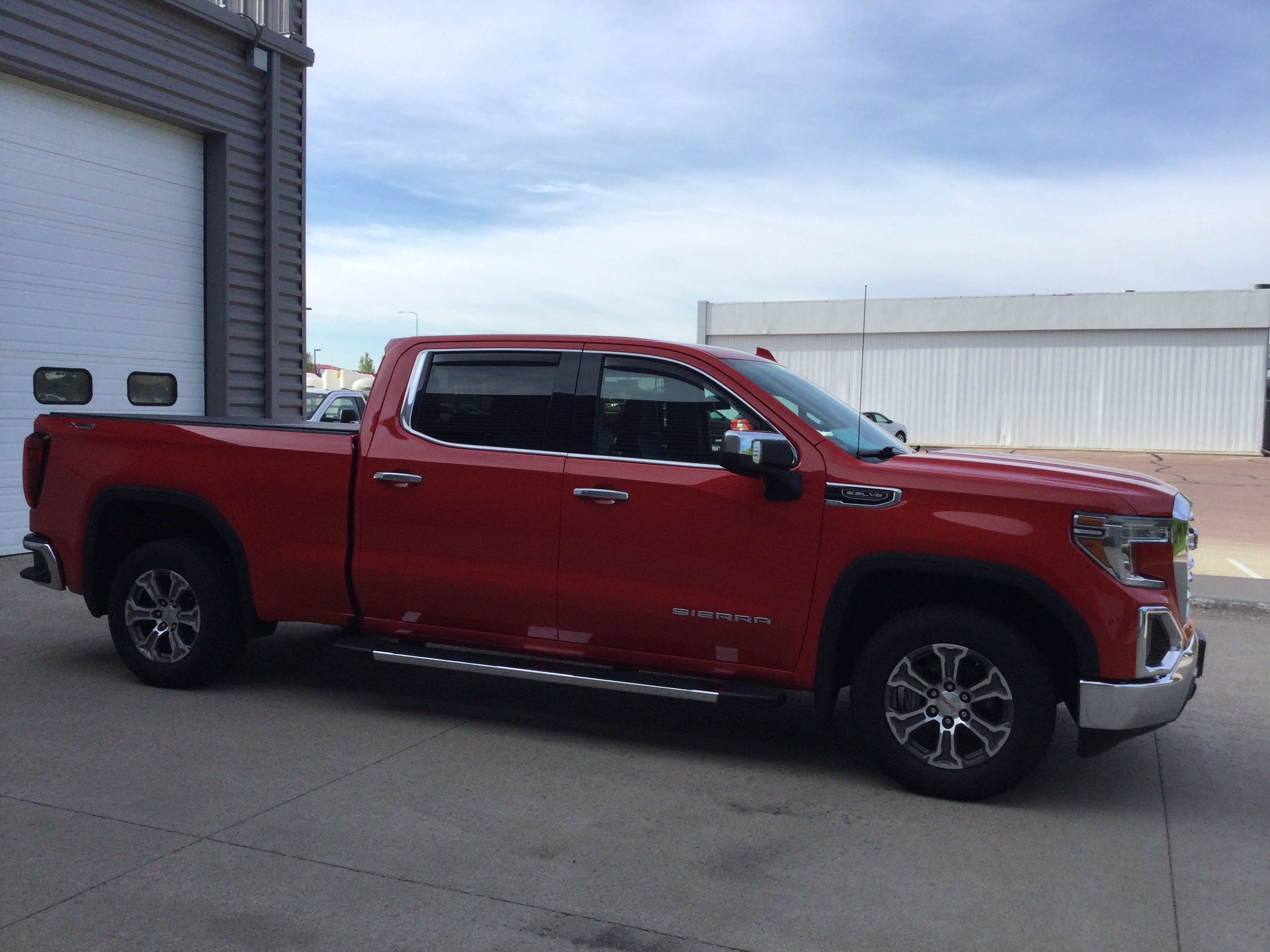 Used 2020 GMC Sierra 1500 SLT w/ X31 Off-Road Package image 3