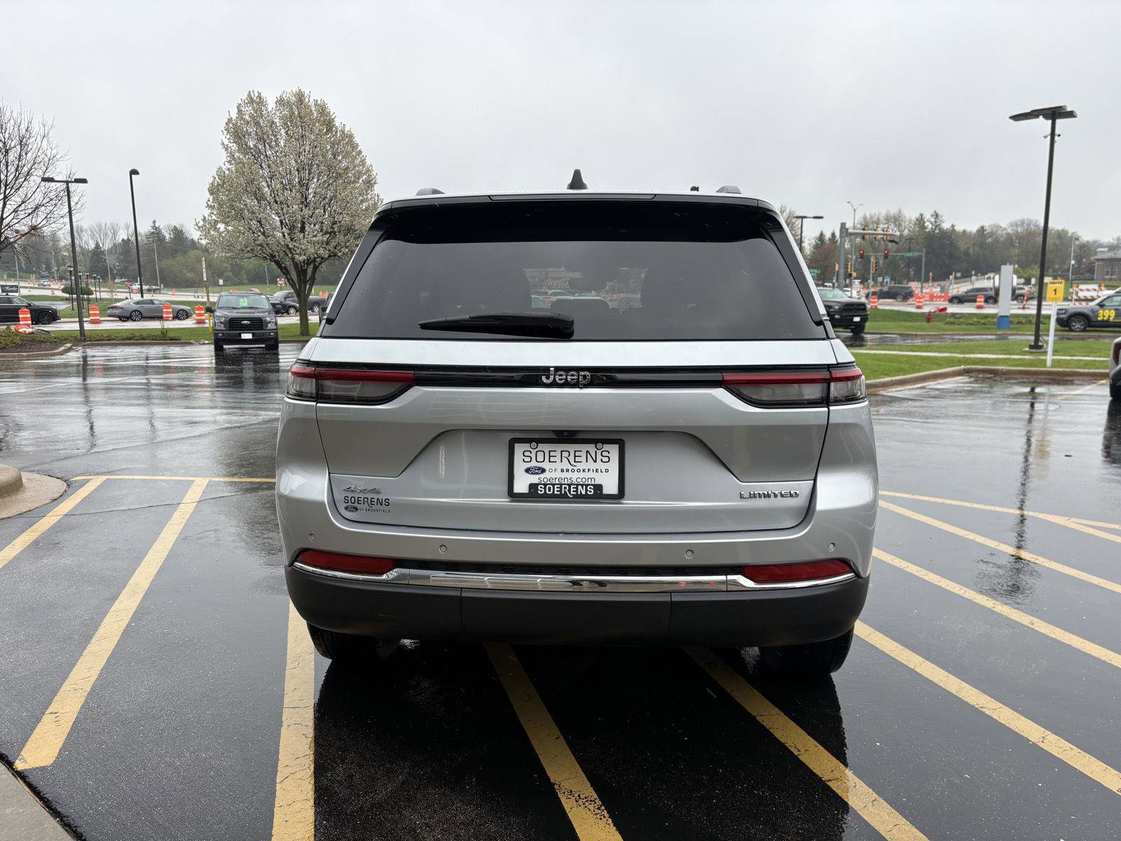 Used 2023 Jeep Grand Cherokee Limited w/ Trailer Tow Prep Group (B) AWD/4WD image 5