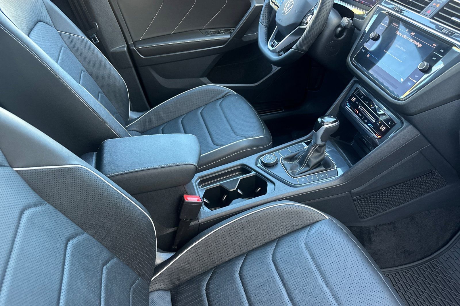 Certified 2024 Volkswagen Tiguan SEL R-Line image 16