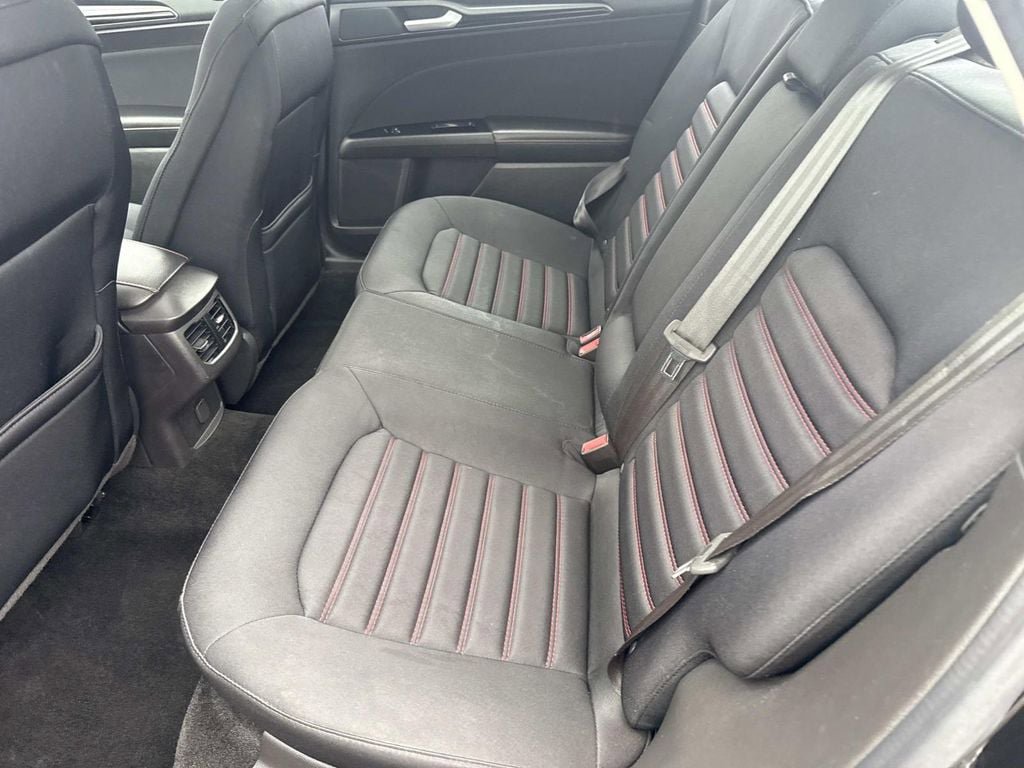 Used 2013 Ford Fusion SE FWD image 15