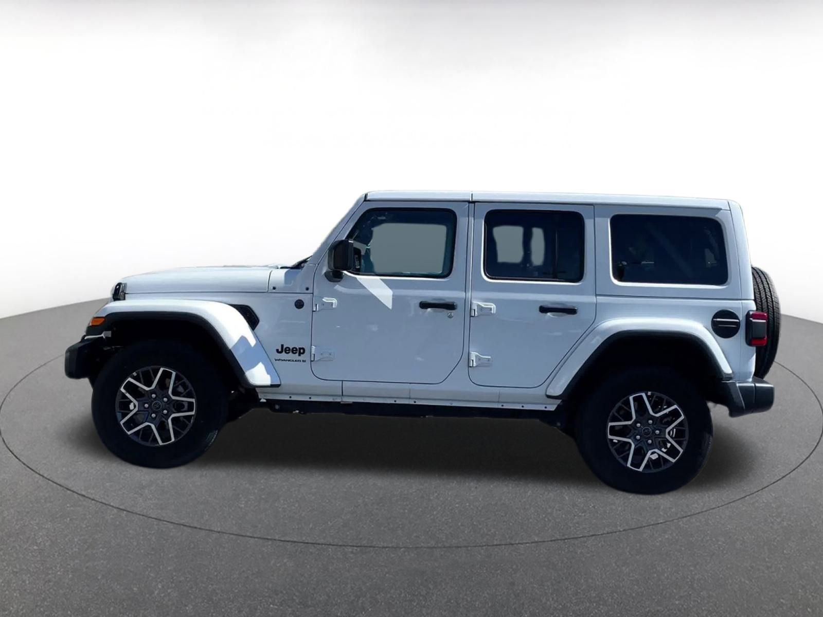 Used 2025 Jeep Wrangler Sahara image 9