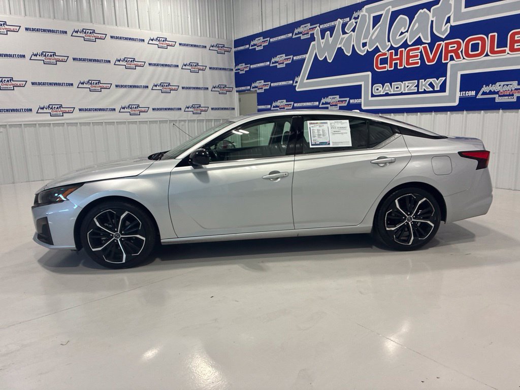 Used 2024 Nissan Altima 2.5 SR FWD image 3