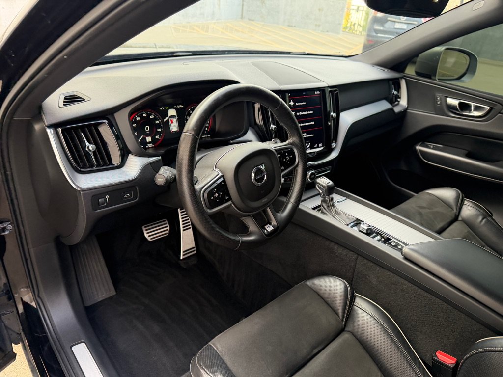 Used 2018 Volvo XC60 T5 R-Design w/ Convenience Package AWD/4WD image 11
