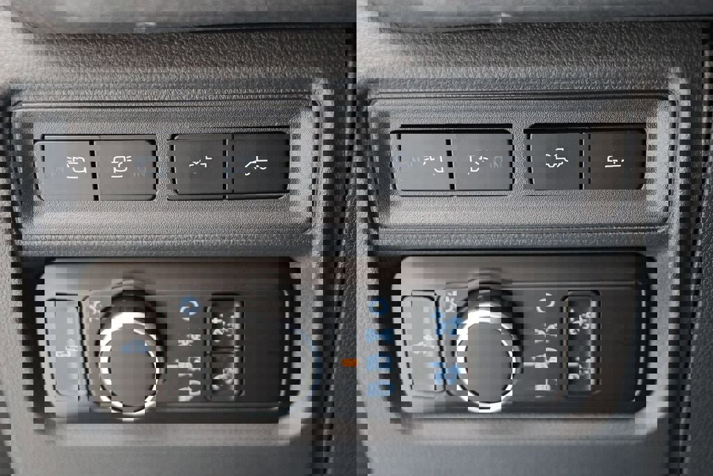 Used 2023 Ford F150 Lightning Lariat w/ Max Trailer Tow Package image 30