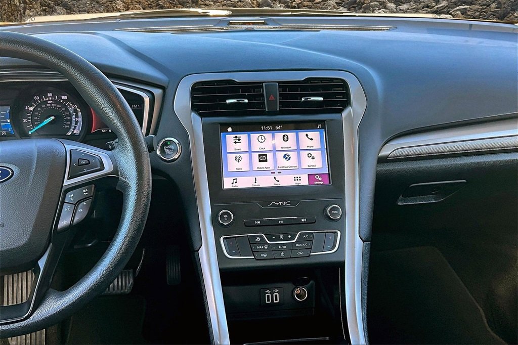 Used 2019 Ford Fusion SE image 6