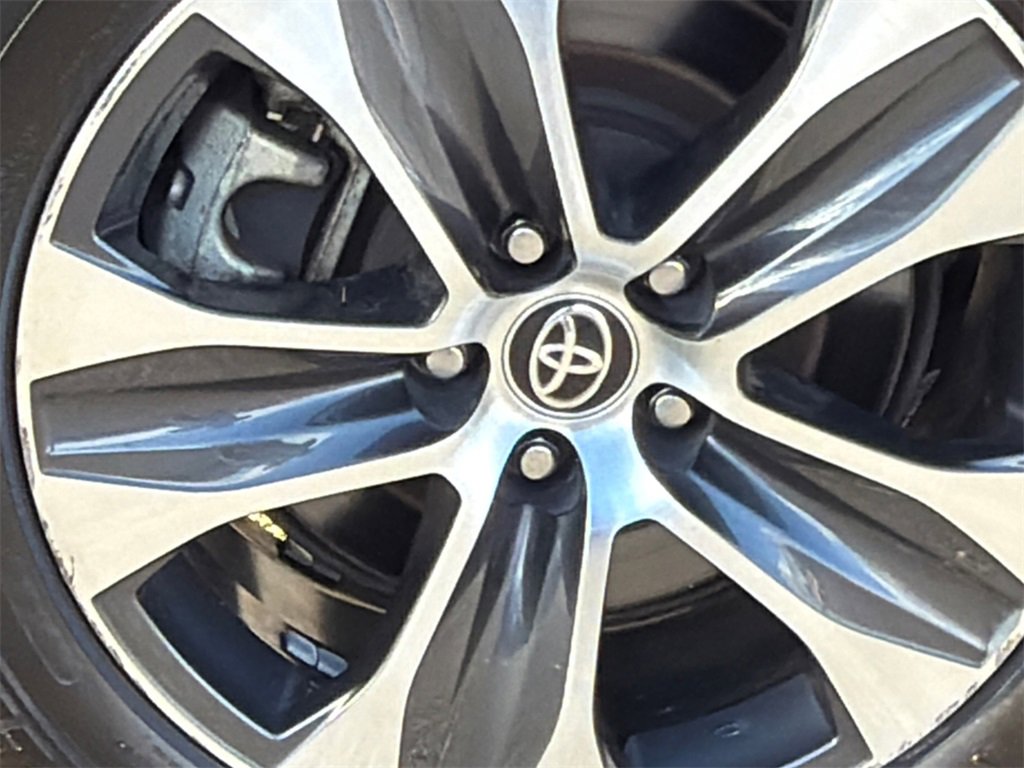 Used 2020 Toyota Highlander XLE image 3